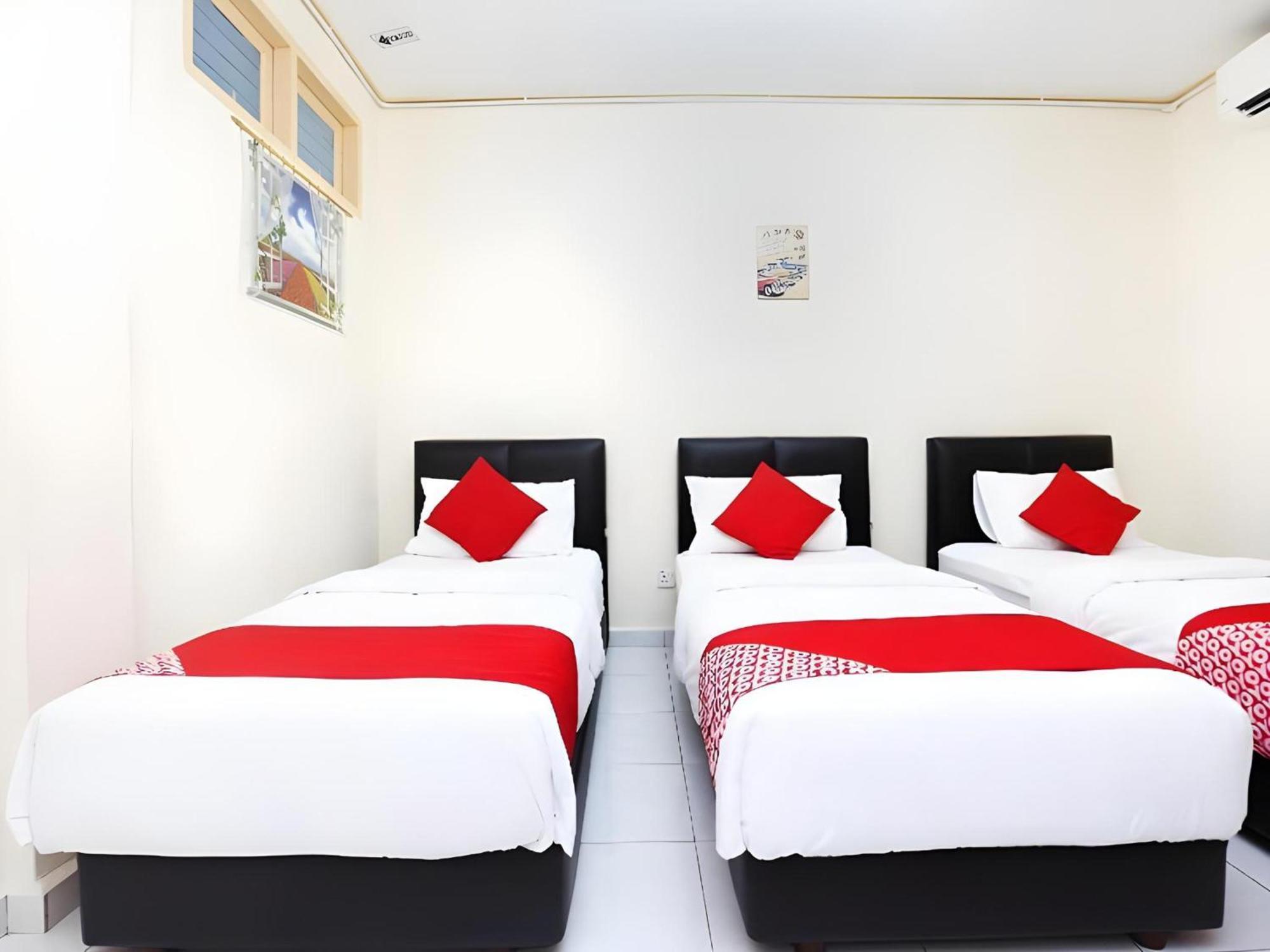 Super Oyo 89640 Hotel Pelangi Marang Buitenkant foto