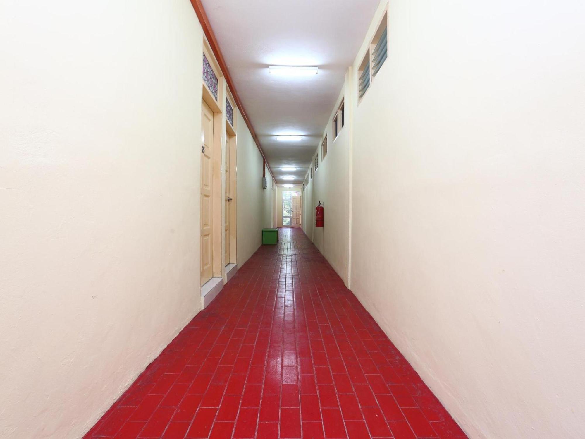 Super Oyo 89640 Hotel Pelangi Marang Buitenkant foto