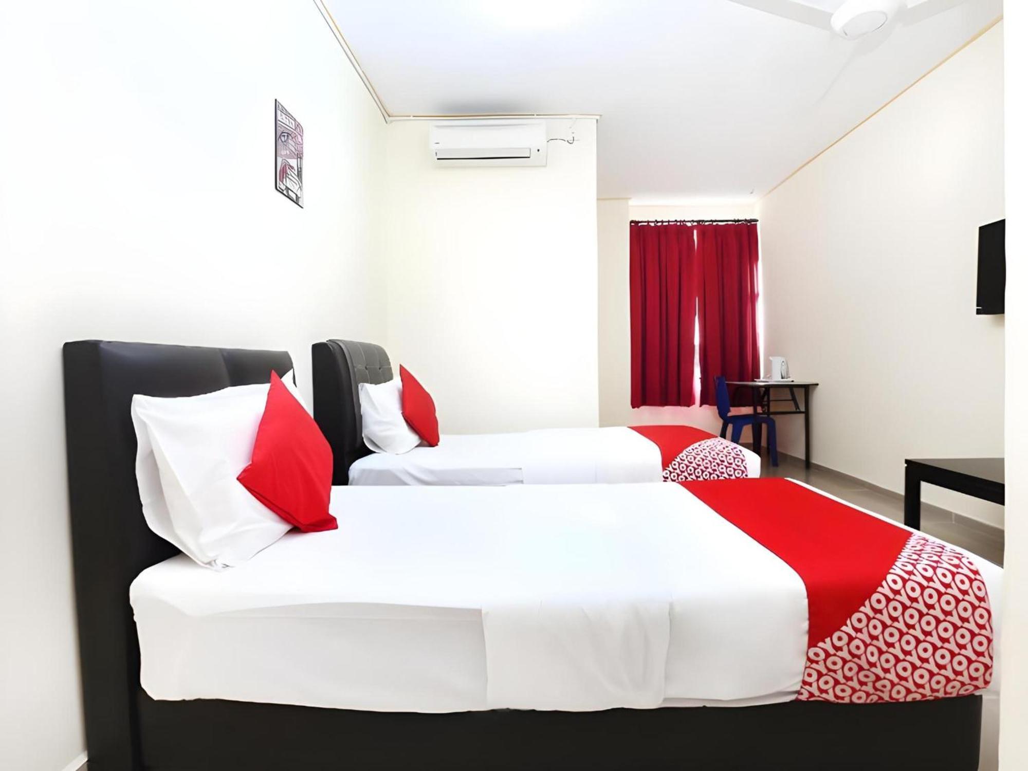 Super Oyo 89640 Hotel Pelangi Marang Buitenkant foto