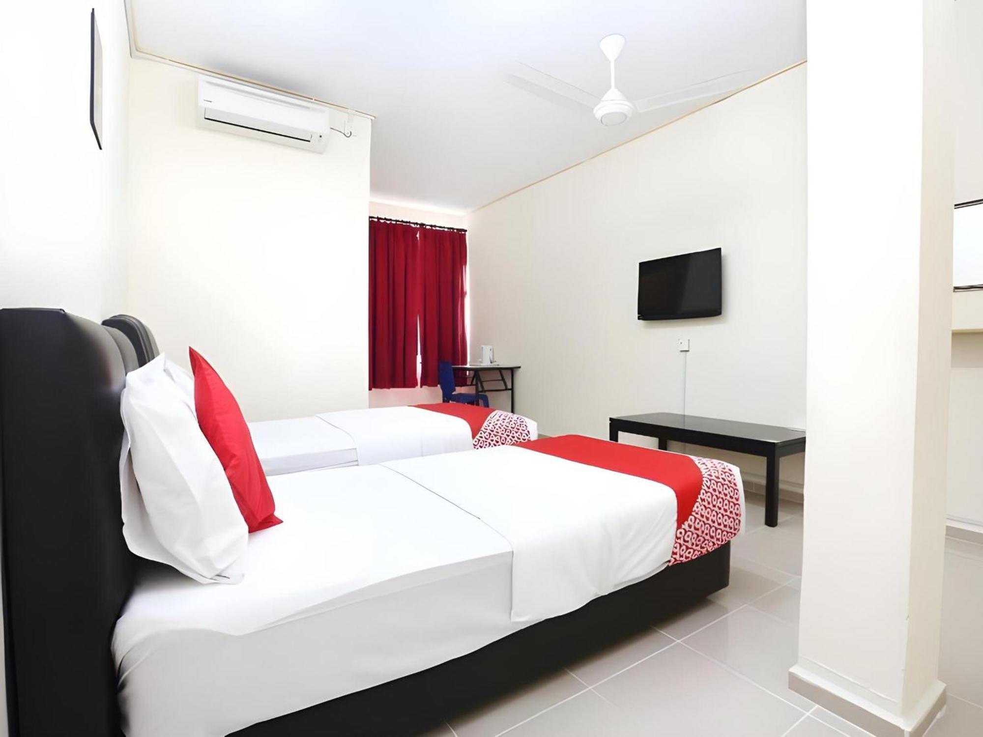 Super Oyo 89640 Hotel Pelangi Marang Buitenkant foto