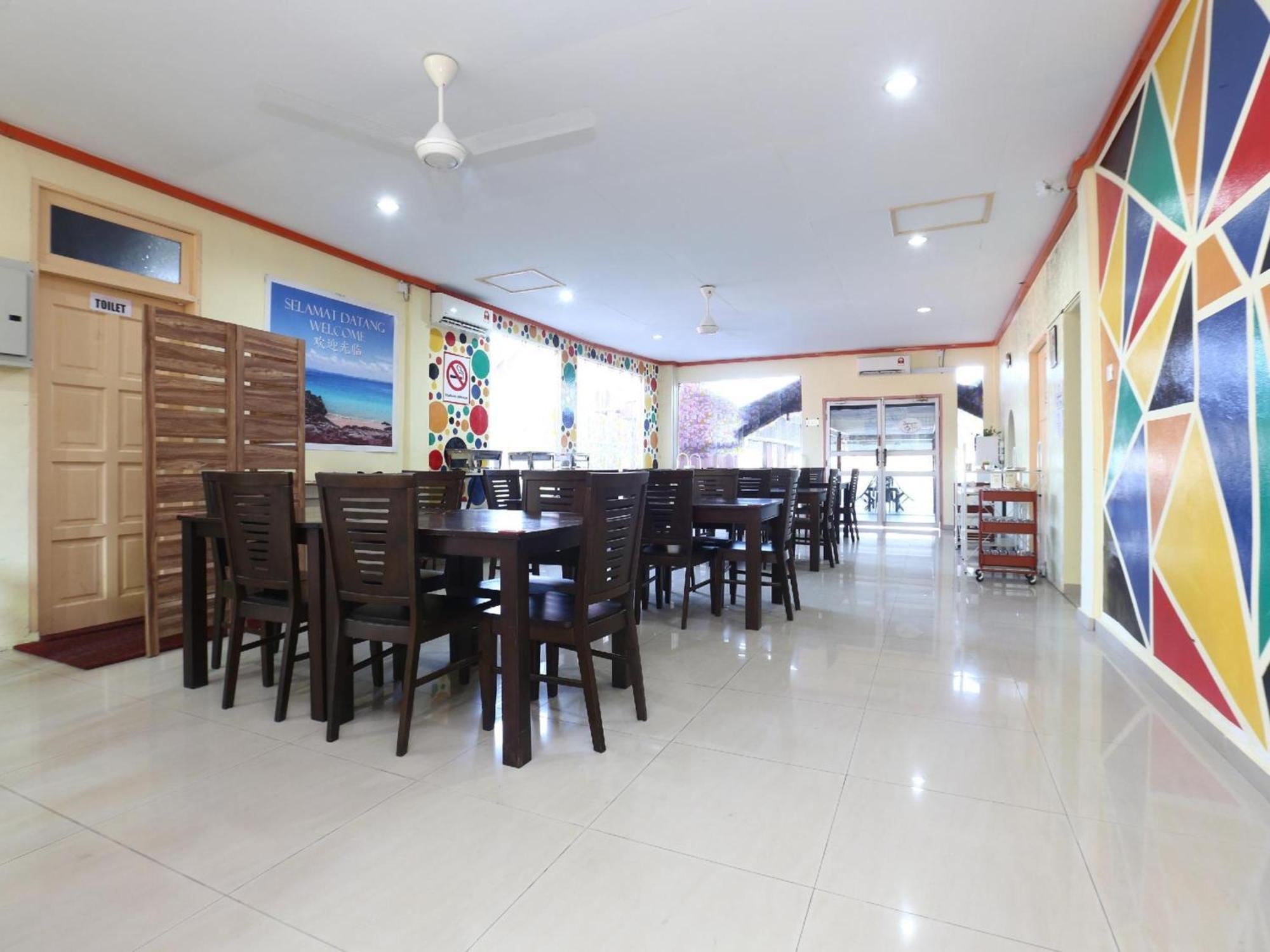 Super Oyo 89640 Hotel Pelangi Marang Buitenkant foto