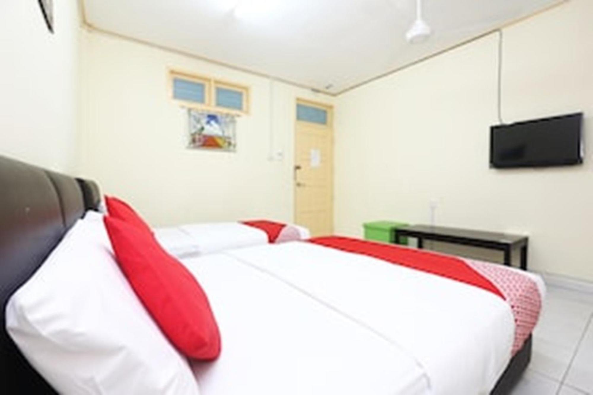 Super Oyo 89640 Hotel Pelangi Marang Buitenkant foto