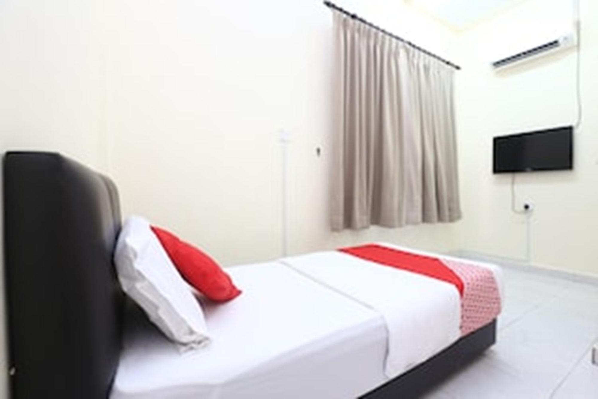 Super Oyo 89640 Hotel Pelangi Marang Buitenkant foto