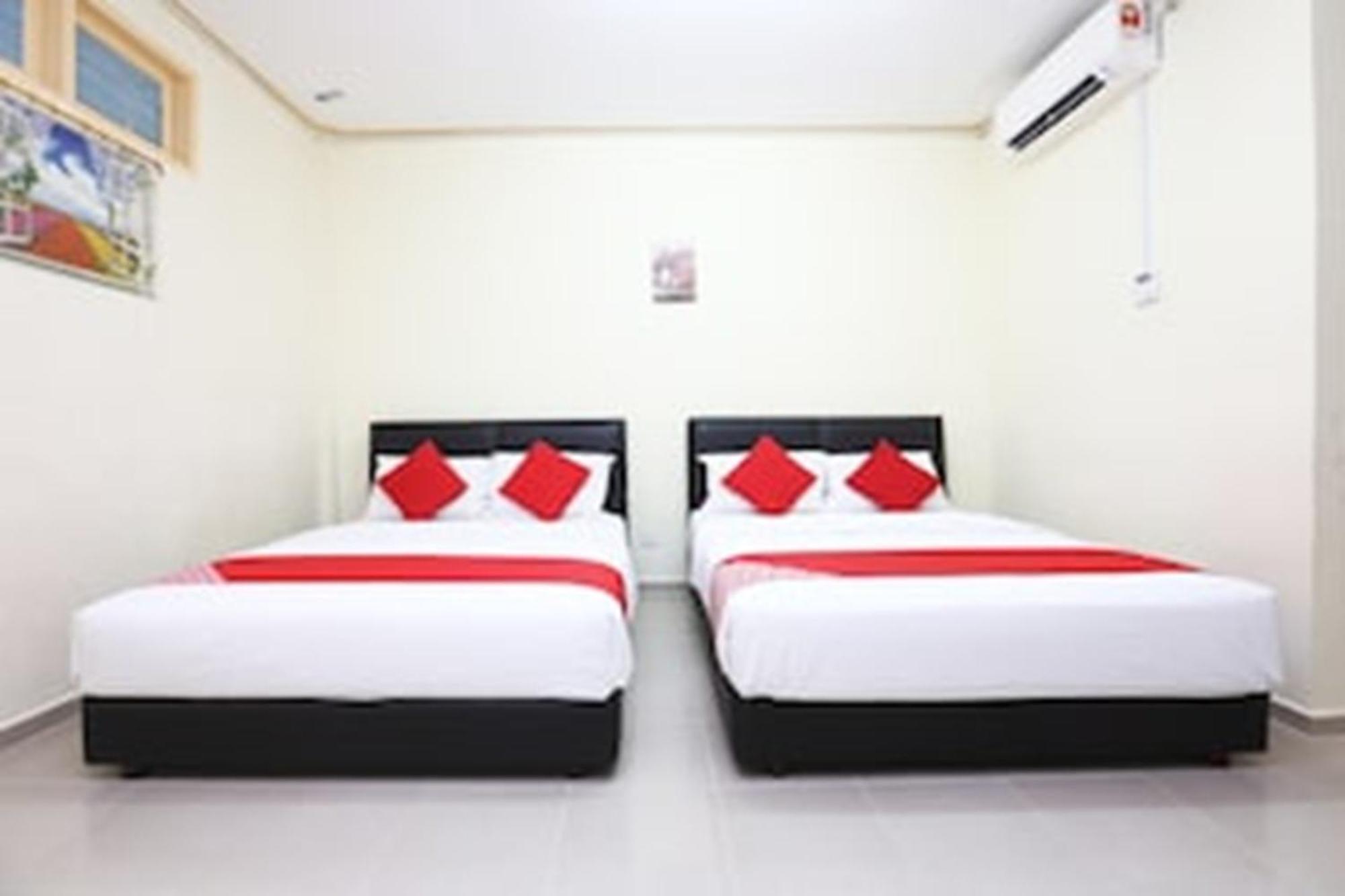 Super Oyo 89640 Hotel Pelangi Marang Buitenkant foto