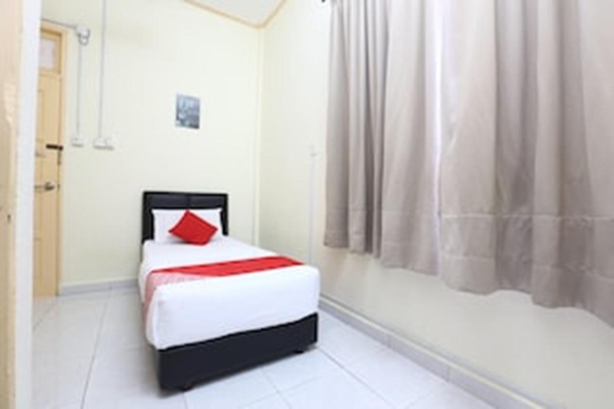 Super Oyo 89640 Hotel Pelangi Marang Buitenkant foto