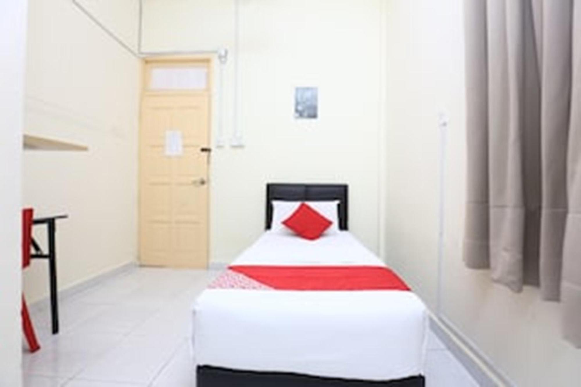 Super Oyo 89640 Hotel Pelangi Marang Buitenkant foto