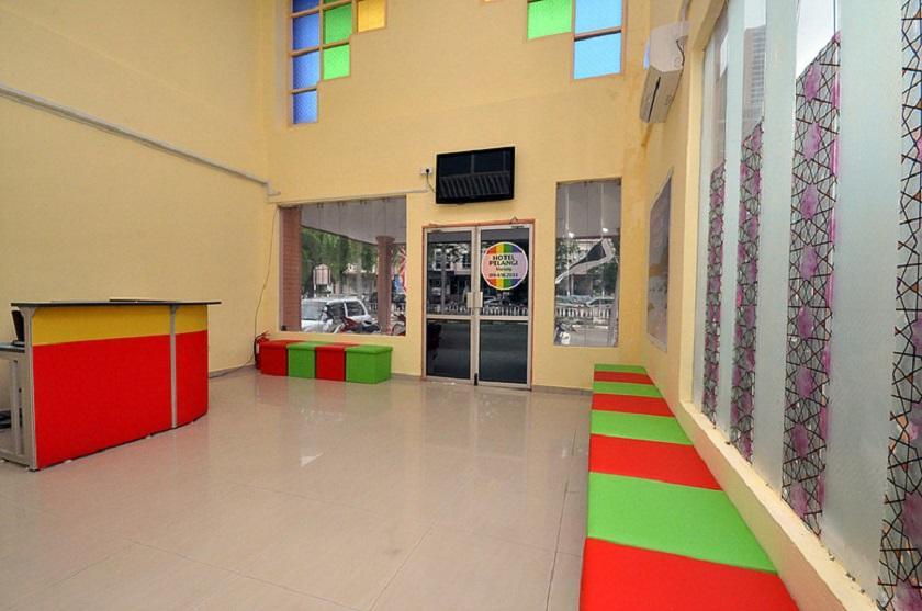 Super Oyo 89640 Hotel Pelangi Marang Buitenkant foto