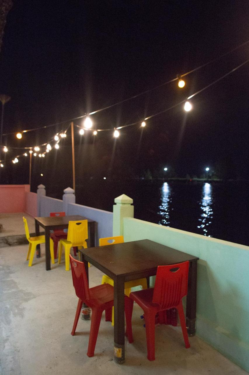 Super Oyo 89640 Hotel Pelangi Marang Buitenkant foto