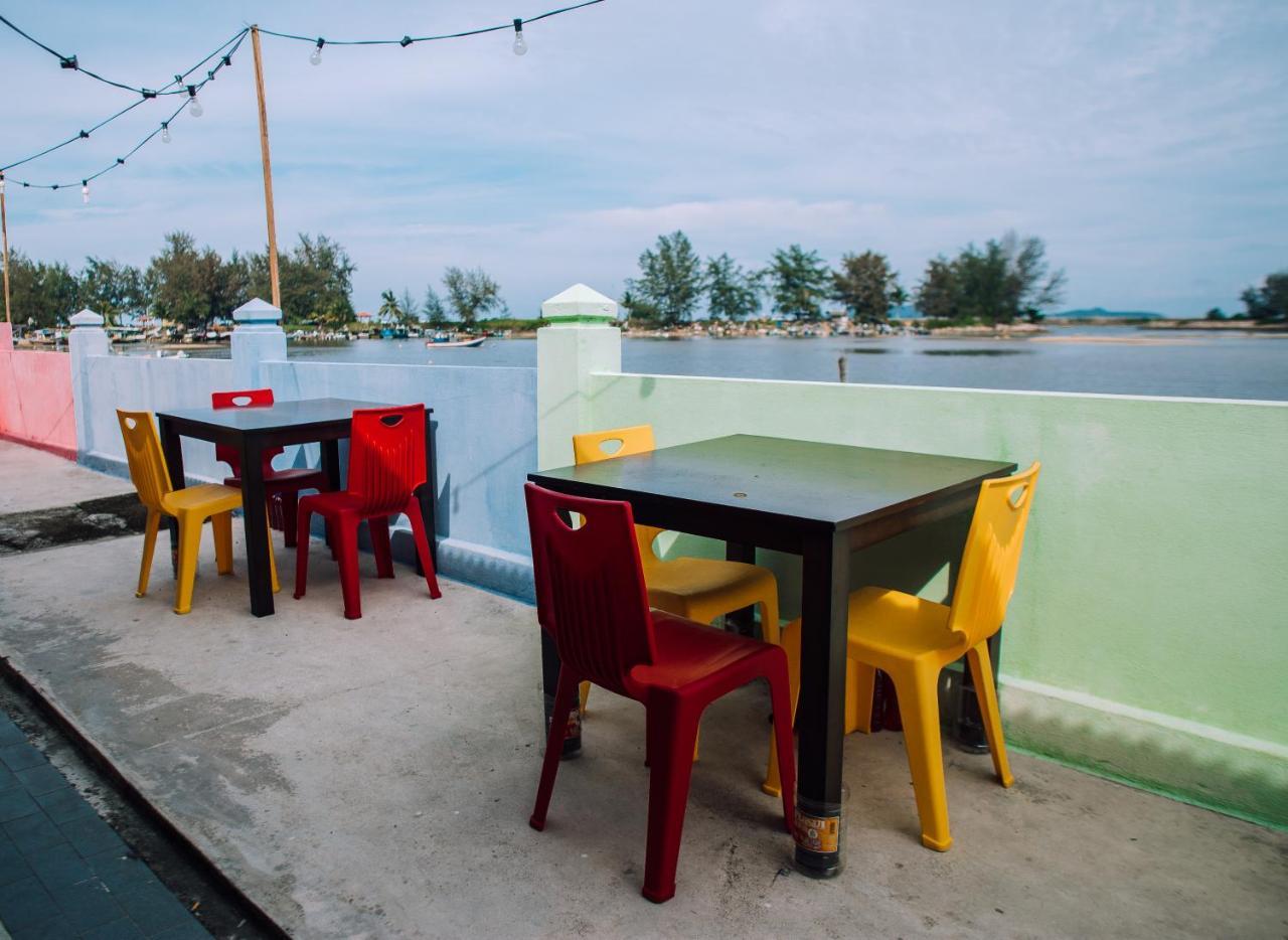 Super Oyo 89640 Hotel Pelangi Marang Buitenkant foto